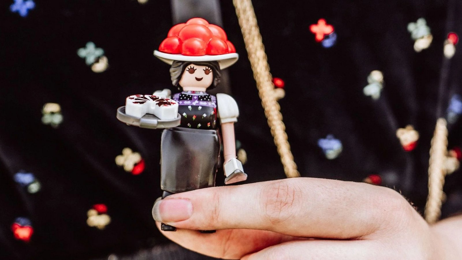 Immer freundlich und nasenlos, aber mit Bollenhut: auch als Playmobil-Figur ist die Schwarzwald-Marie eine Ikone.Foto: Baiersbronn Touristik/Max Günter Immer freundlich und nasenlos, aber mit Bollenhut: auch als Playmobil-Figur ist die Schwarzwald-Marie eine Ikone.Foto: Baiersbronn Touristik/Max Günter