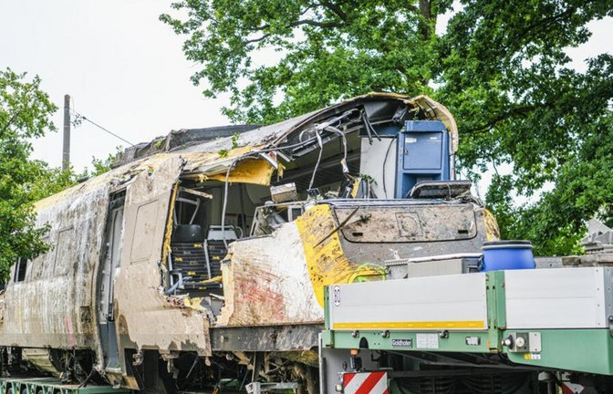 Nach dem Zugunglück bei Riedlingen: Inzwischen sind die letzten Waggons abtransportiert.<span class='image-autor'>Foto: dpa</span>
