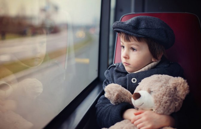 Unter bestimmten Bedingungen dürfen Kinder allein mit dem Zug fahren.<span class='image-autor'>Foto: Tomsickova Tatyana / shutterstock.com</span>