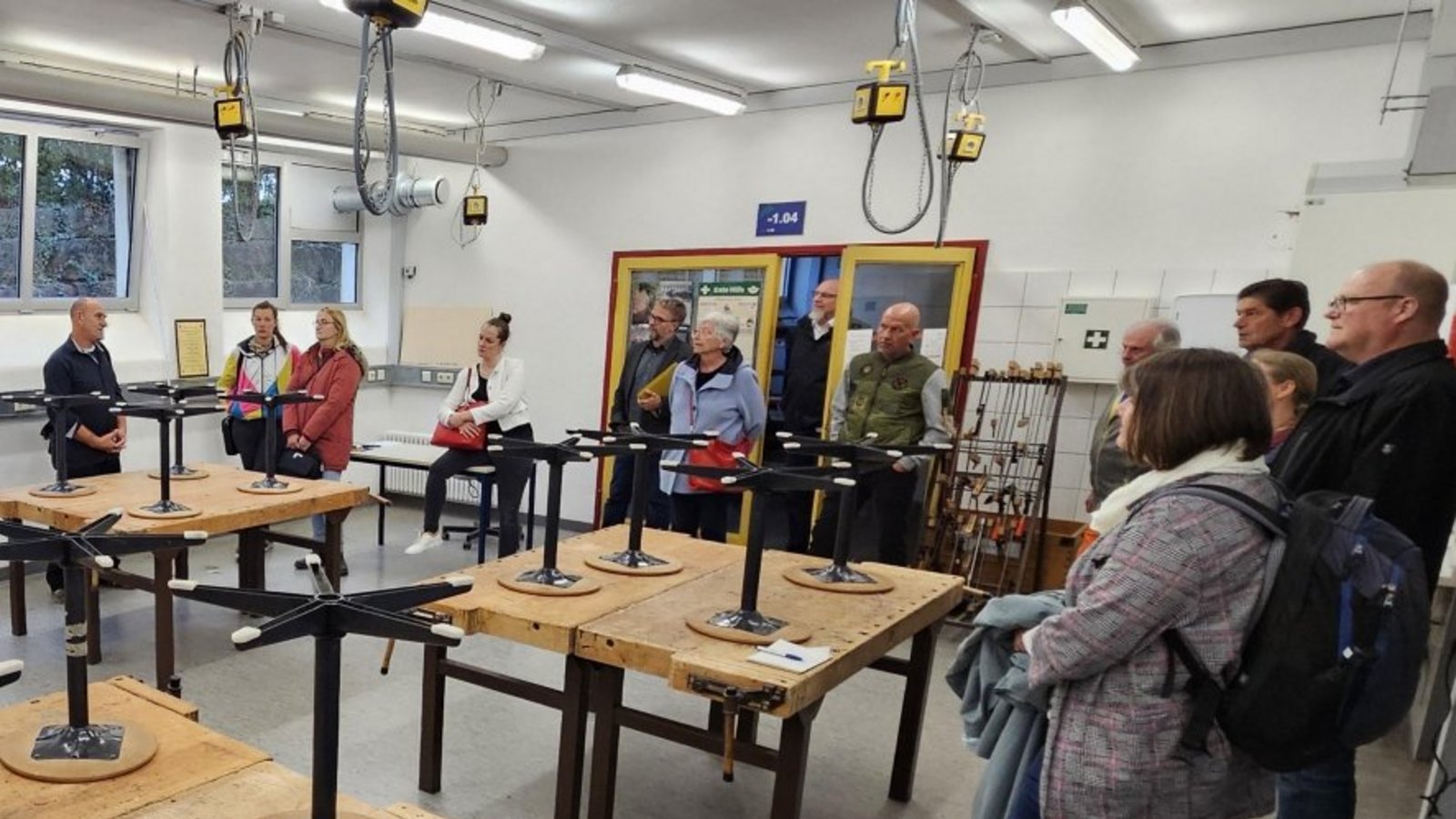 Beim Ortstermin im September in der Schlossbergschule informieren sich die Ratsmitglieder über das Thema Radon. Archivfoto: VKZ/Rieger Beim Ortstermin im September in der Schlossbergschule informieren sich die Ratsmitglieder über das Thema Radon. Archivfoto: VKZ/Rieger