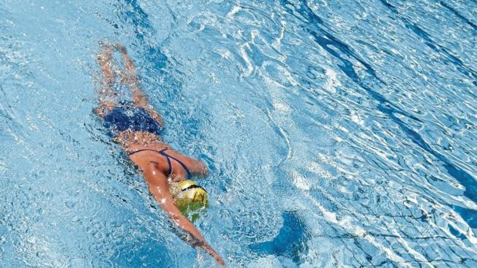 Im Enztalbad Vaihingen gibt es viel Platz zum Schwimmen. Das tolle Wetter muss doch
