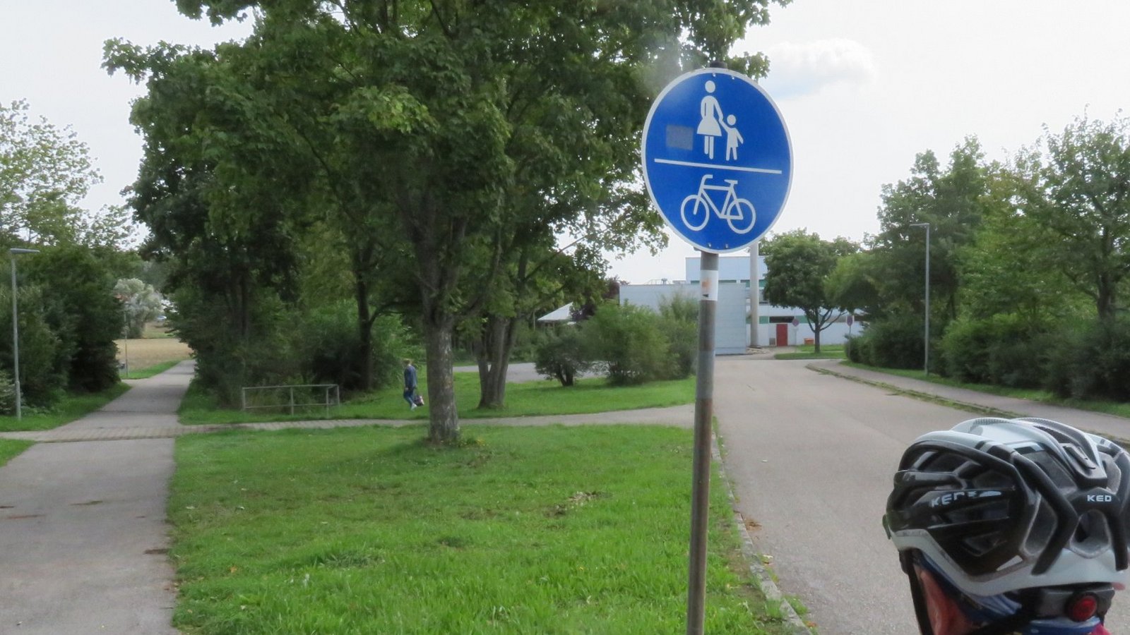 Wenige Meter vor der Halle in Kleinglattbach ist der Start für die Radfahrer. Foto: Arning Wenige Meter vor der Halle in Kleinglattbach ist der Start für die Radfahrer. Foto: Arning