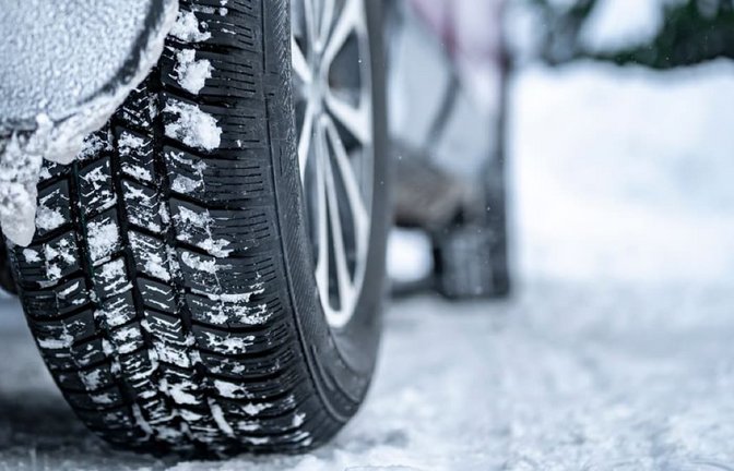 Herbst und Winter stehen vor der Tür – die Bereifung sollte man rechtzeitig überprüfen.<span class='image-autor'>Zedspider / Shutterstock.com</span>