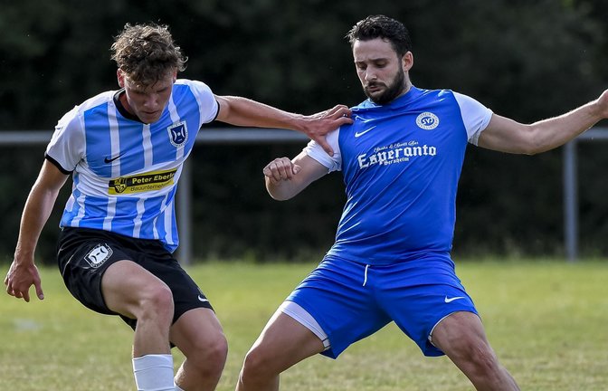 Tolga Camlice (rechts) liefert mit dem SV Illingen gegen den TSV Schwieberdingen eine starke Leistung ab. <span class='image-autor'>Foto: Leitner</span>