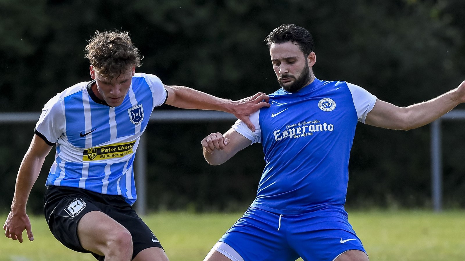 Tolga Camlice (rechts) liefert mit dem SV Illingen gegen den TSV Schwieberdingen eine starke Leistung ab. Foto: Leitner Tolga Camlice (rechts) liefert mit dem SV Illingen gegen den TSV Schwieberdingen eine starke Leistung ab. Foto: Leitner