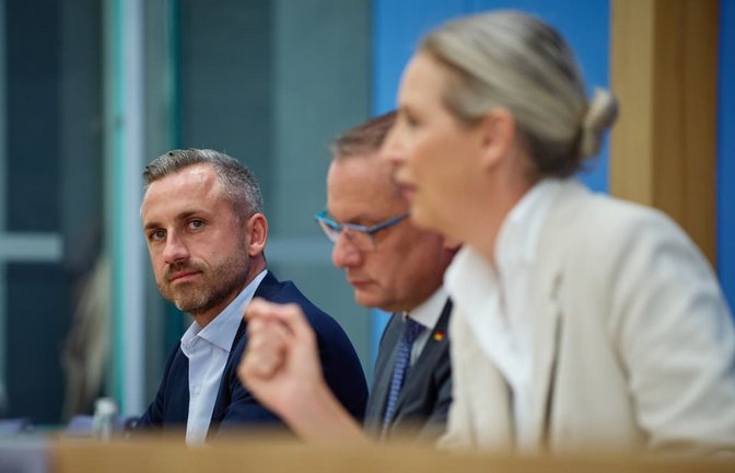 Ulrich Siegmund, Spitzenkandidat AfD in Sachsen-Anhalt, Tino Chrupalla, Bundessprecher der AfD und Co-Vorsitzender der AfD-Fraktion im Deutschen Bundestag und Alice Weidel, Bundessprecherin der AfD und Co-Vorsitzende der AfD-Fraktion stehen nach der Wahl in Sachsen-Anhalt bei einer PK Rede und Antwort.<span class='image-autor'>Schacht, Henning/actionpress</span>