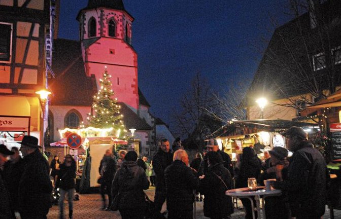 Eine stimmungsvolle Atmosphäre hatte der Illinger Weihnachtsmarkt zu bieten.  Foto: Stahlfeld