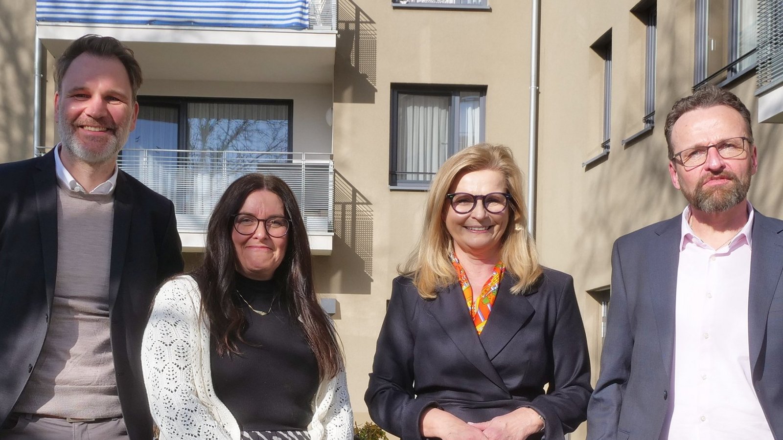 Thomas Schopp (rechts) hat die Leitung von St. Clara im Beisein der Vorstände der Keppler-Stiftung, Pia Theresia Franke (Zweite von rechts) und Klaus Günthör (links), an Heike Antoni-Stoitzner übergeben. Foto: Friedrich