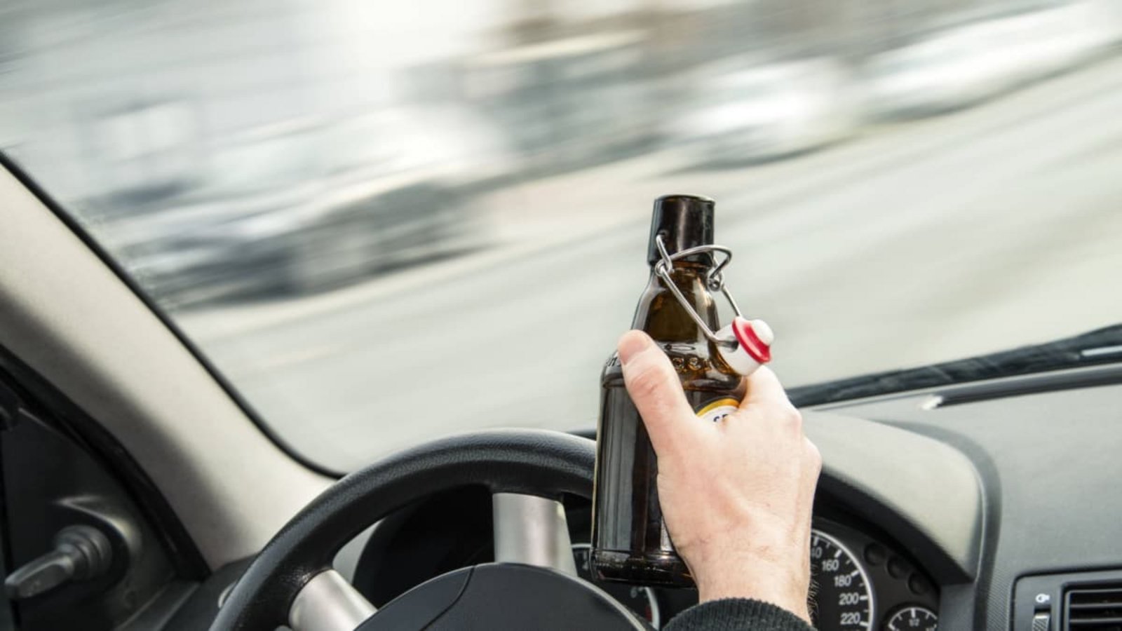 Nach der erfolglosen Flucht soll ein 39-Jähriger seinem Verfolger ein alkoholisches Getrank angeboten haben.www.imago-images.de