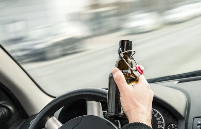 Nach der erfolglosen Flucht soll ein 39-Jähriger seinem Verfolger ein alkoholisches Getrank angeboten haben.<span class='image-autor'>www.imago-images.de</span>