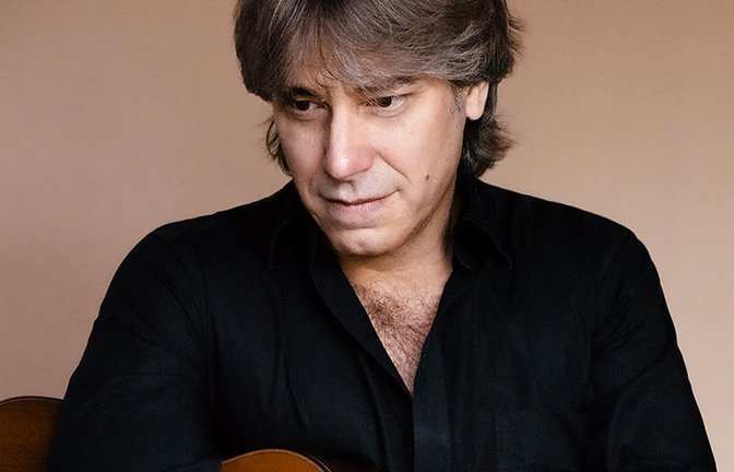 Gitarrist Joaquin Clerch spielt in der Kirche St. Remigius. <span class='image-autor'>Foto: p</span>