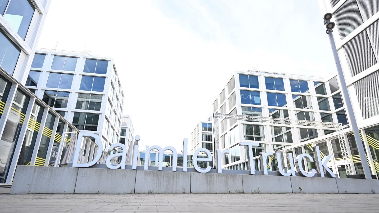 Daimler Truck reduziert Anteile an Archion. (Archivbild)Bernd Weißbrod/dpa