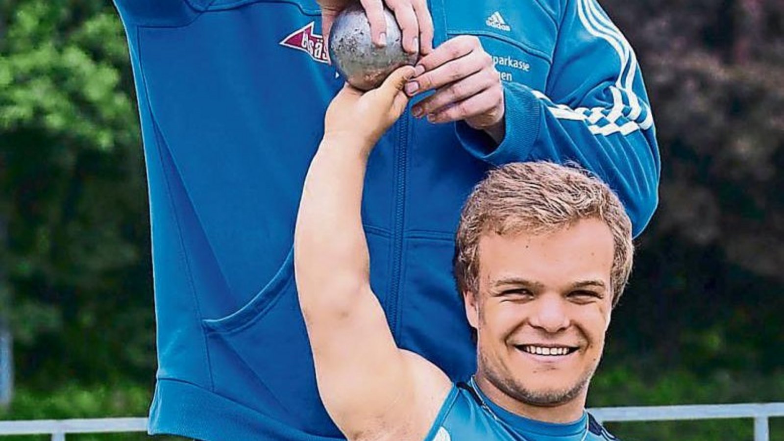 Ein Größenunterschied, der nicht relevant ist: Niko Kappel (rechts) trainiert gemeinsam mit dem deutschen Vizemeister Tobias Dahm  Foto: Baumann