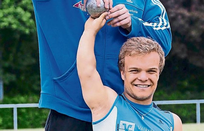 Ein Größenunterschied, der nicht relevant ist: Niko Kappel (rechts) trainiert gemeinsam mit dem deutschen Vizemeister Tobias Dahm  Foto: Baumann
