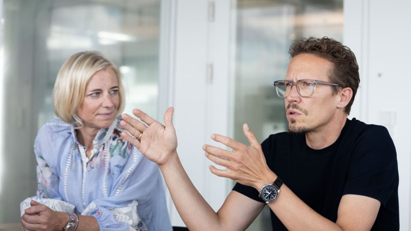 Mercedes-Vertriebsvorstand Mathias Geisen und die PR- und Kommunikationschefin Christina Schenck.Lichtgut/Leif Piechowski