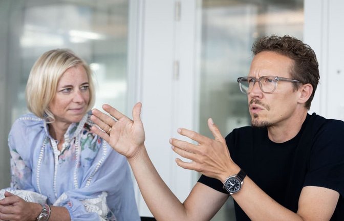 Mercedes-Vertriebsvorstand Mathias Geisen und die PR- und Kommunikationschefin Christina Schenck.<span class='image-autor'>Lichtgut/Leif Piechowski</span>