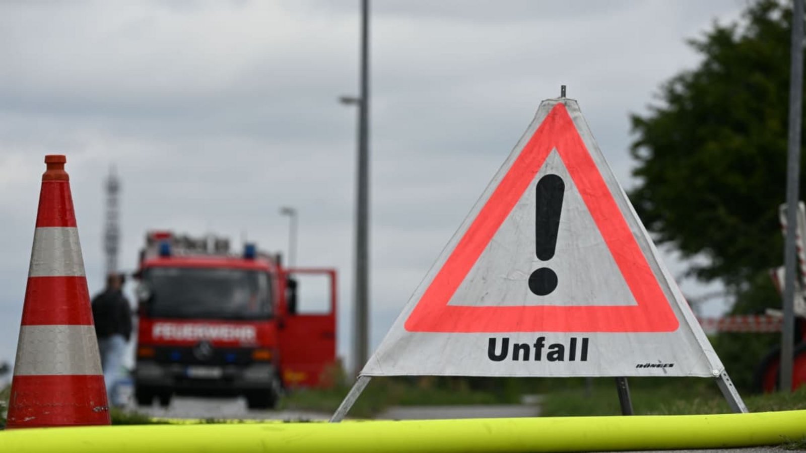 Durch den Unfall entwickelte sich ein langer Stau. (Symbolbild)Katharina Kausche/dpa