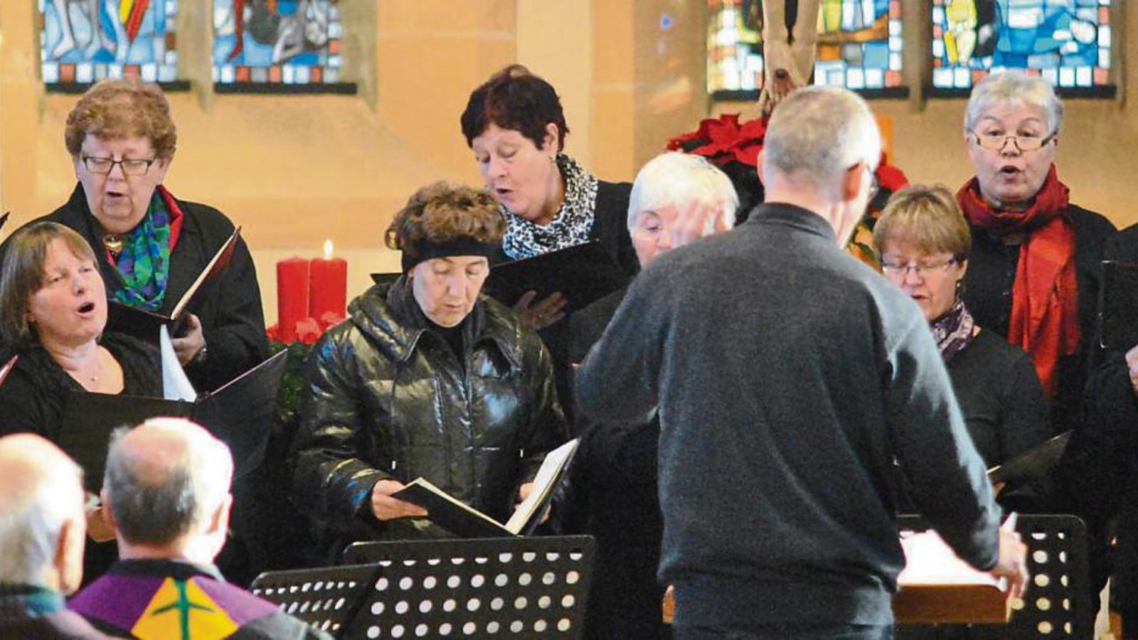 Der Kirchenchor unter der Leitung von Siegfried Mangold. Foto: Stahlfeld Der Kirchenchor unter der Leitung von Siegfried Mangold. Foto: Stahlfeld