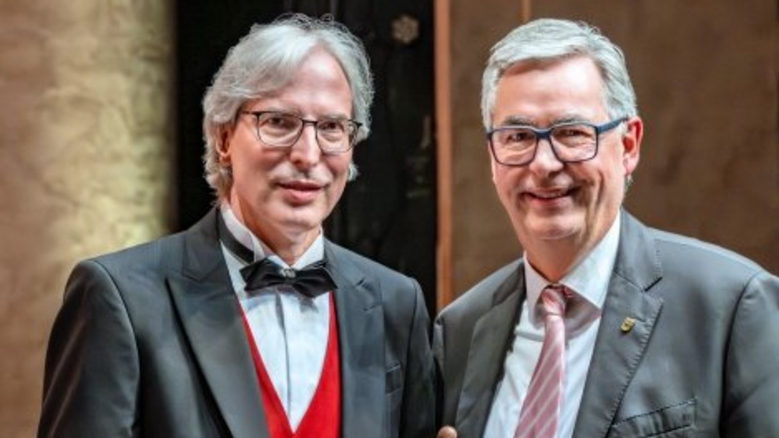 Kreisjugendorchester Ludwigsburg Dirigent Kreismusikdirektor Roland Haug (links) Landrat Dietmar Allgaier Musik Blasmusik Foto:Landratsamt