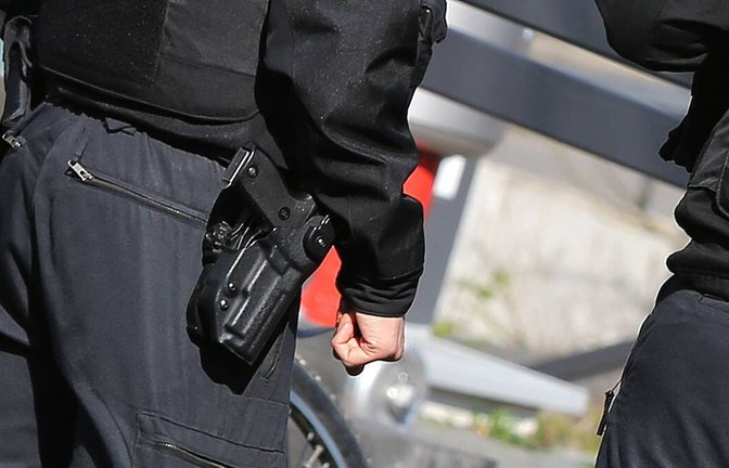 Bei einem größeren Polizeieinsatz wurde ein Mann festgenommen. (Symbolbild)<span class='image-autor'>Foto: imago images / Andreas Gora/Andreas Gora</span>