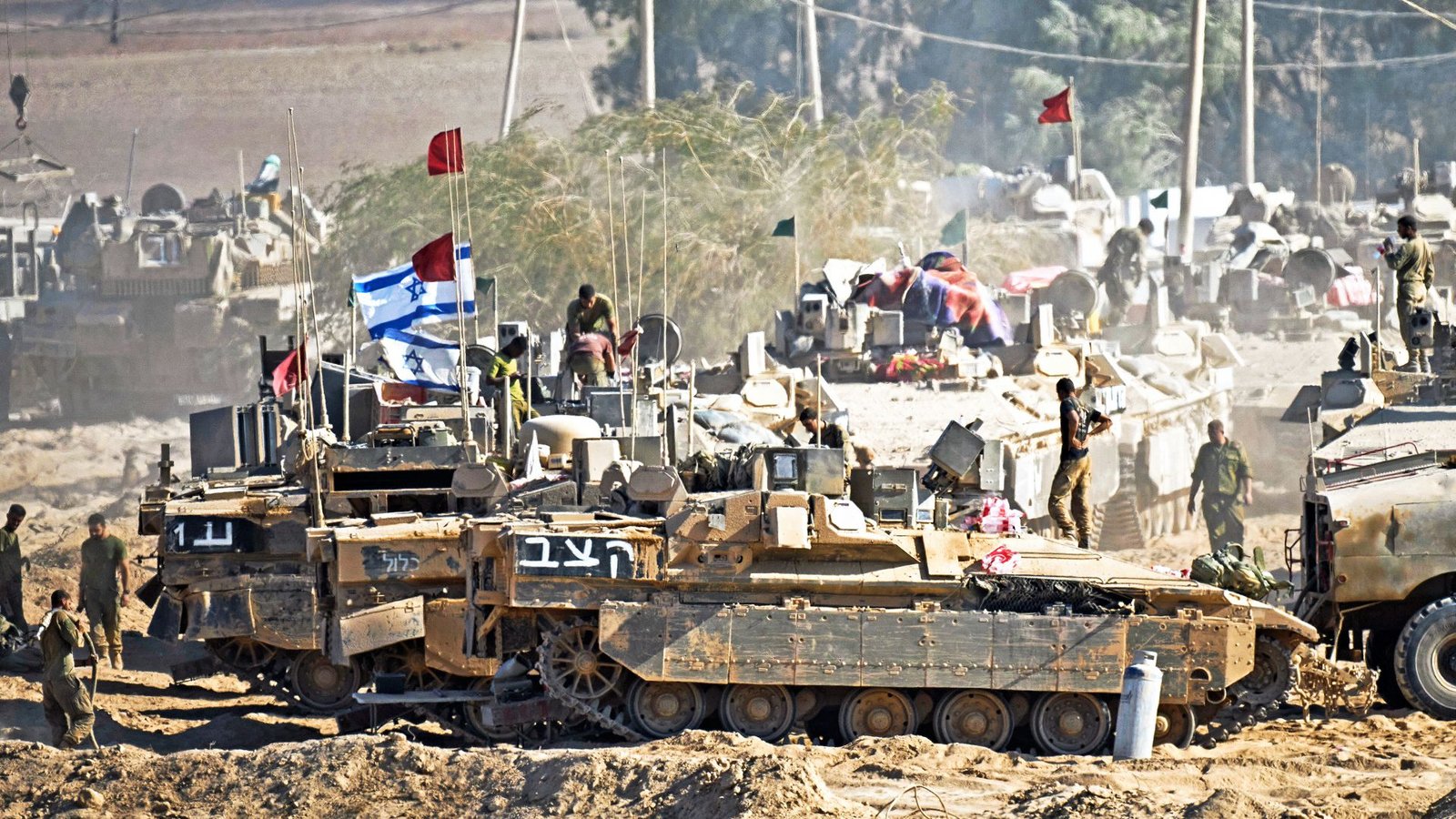 Israelische Soldaten bereiten sich auf einen Einsatz im Gazastreifen vor.Foto: dpa/AP/Ohad Zwigenberg Israelische Soldaten bereiten sich auf einen Einsatz im Gazastreifen vor.Foto: dpa/AP/Ohad Zwigenberg