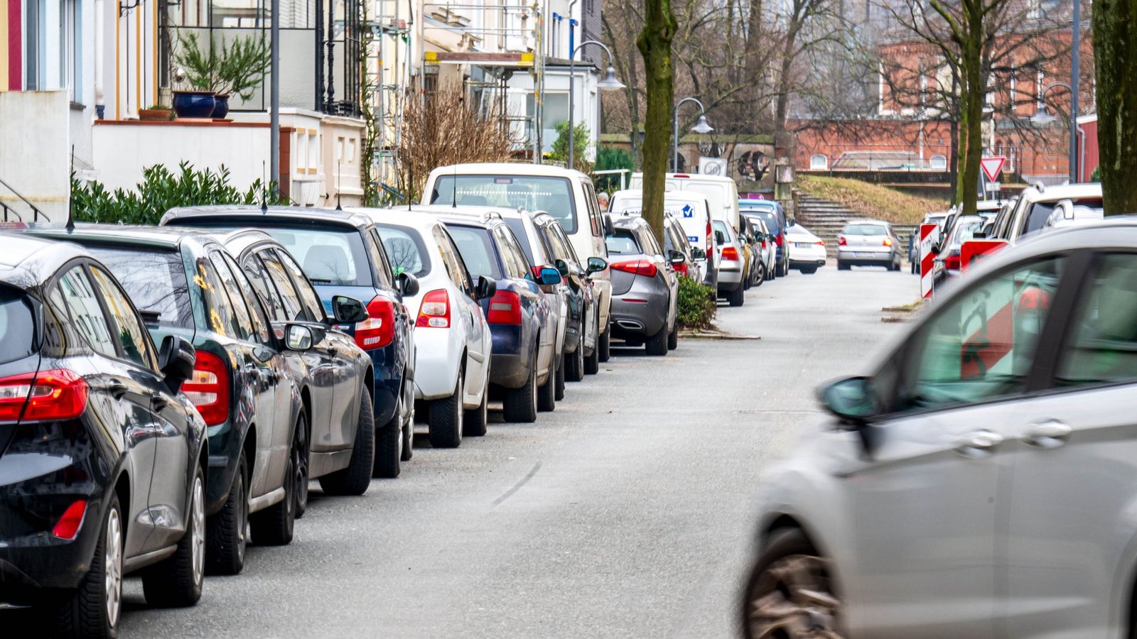 Autos in Innenstädten – ein Thema, das für viel politischen Gesprächsstoff sorgt.Foto: dpa/Sina Schuldt Autos in Innenstädten – ein Thema, das für viel politischen Gesprächsstoff sorgt.Foto: dpa/Sina Schuldt