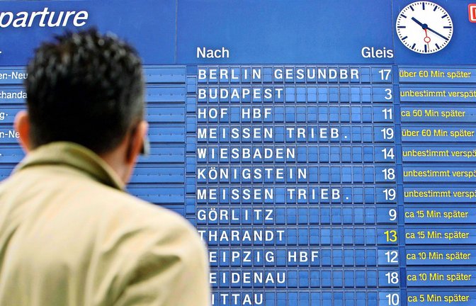 Im März fuhren 62 Prozent der Fernzüge der Deutschen Bahn AG zumindest halbwegs pünktlich, ein besserer Wert als zuvor.<span class='image-autor'>Foto: imago/Star-Media</span>