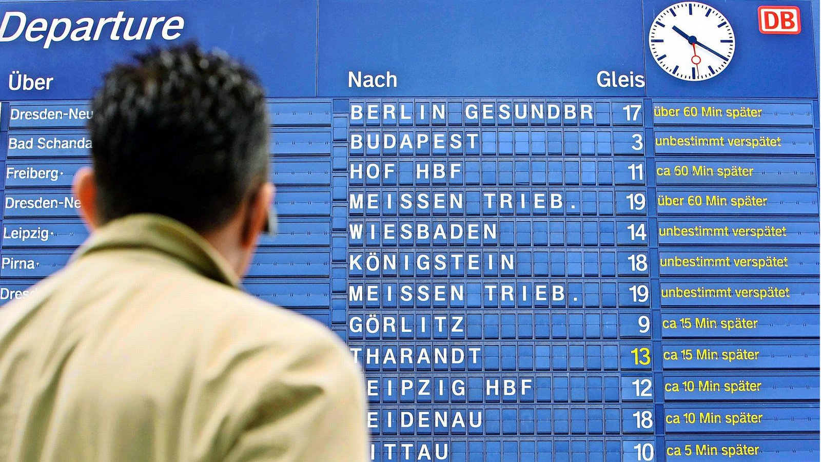 Im März fuhren 62 Prozent der Fernzüge der Deutschen Bahn AG zumindest halbwegs pünktlich, ein besserer Wert als zuvor.Foto: imago/Star-Media