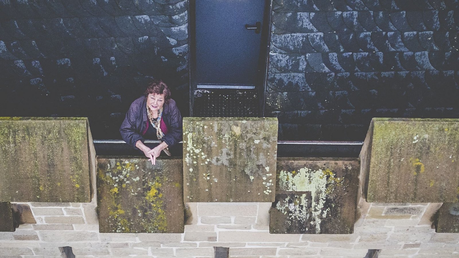 Blanca Knodel auf ihrem Blauen Turm: Vor dem Dreißigjährigen Krieg haben Türmer von hier oben vor Feinden und Feuersbrünsten gewarnt.Foto: Andreas Reiner Blanca Knodel auf ihrem Blauen Turm: Vor dem Dreißigjährigen Krieg haben Türmer von hier oben vor Feinden und Feuersbrünsten gewarnt.Foto: Andreas Reiner