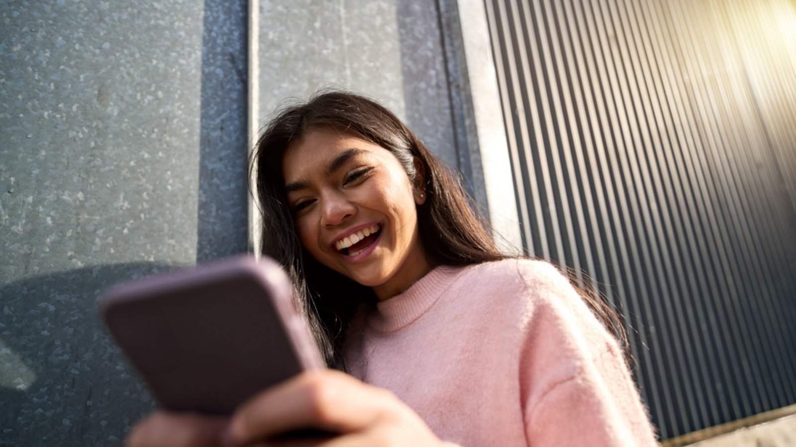 Vor allem bei jüngeren Social-Media-Usern scheint "nh" als Abkürzung beliebt zu sein.Foto: insta_photos/ Shutterstock Vor allem bei jüngeren Social-Media-Usern scheint "nh" als Abkürzung beliebt zu sein.Foto: insta_photos/ Shutterstock
