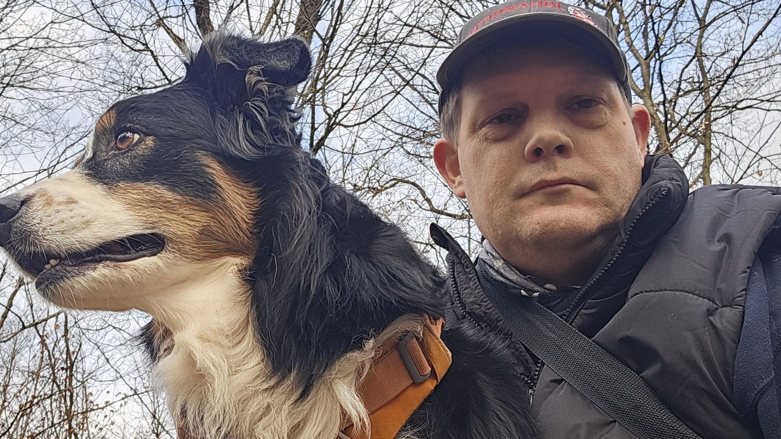 Andre Lindner geht viel mit den Hunden raus. Sie sind ihm Lichtblicke in seiner trüben  Gedankenwelt.Foto: privat