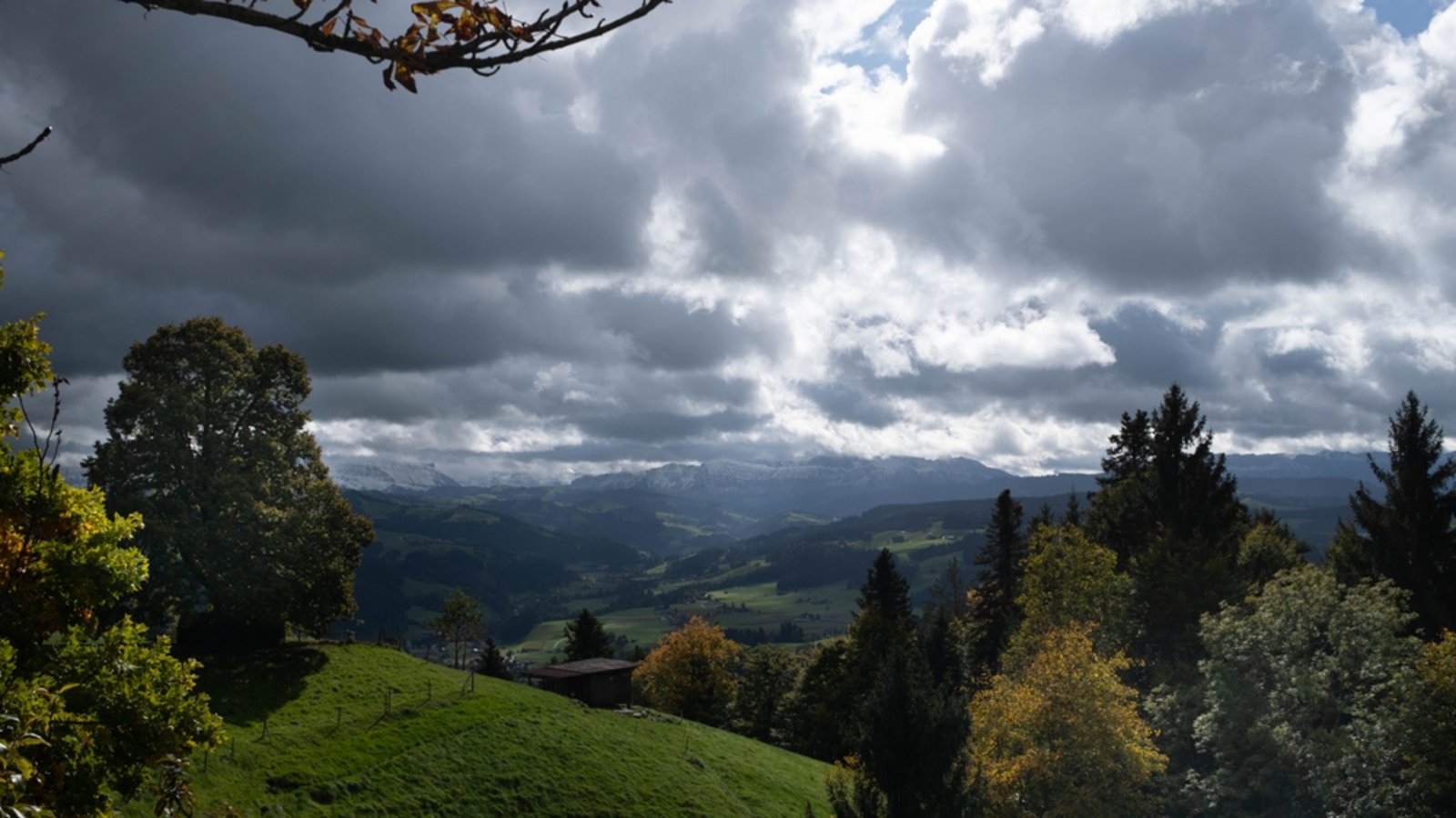 Erfahren Sie alles über den bevorstehenden Wetterumschwung in Deutschland: Frost, dichter Nebel und stürmische Böen. Bleiben Sie informiert.Foto: Balmi / Shutterstock.com Erfahren Sie alles über den bevorstehenden Wetterumschwung in Deutschland: Frost, dichter Nebel und stürmische Böen. Bleiben Sie informiert.Foto: Balmi / Shutterstock.com