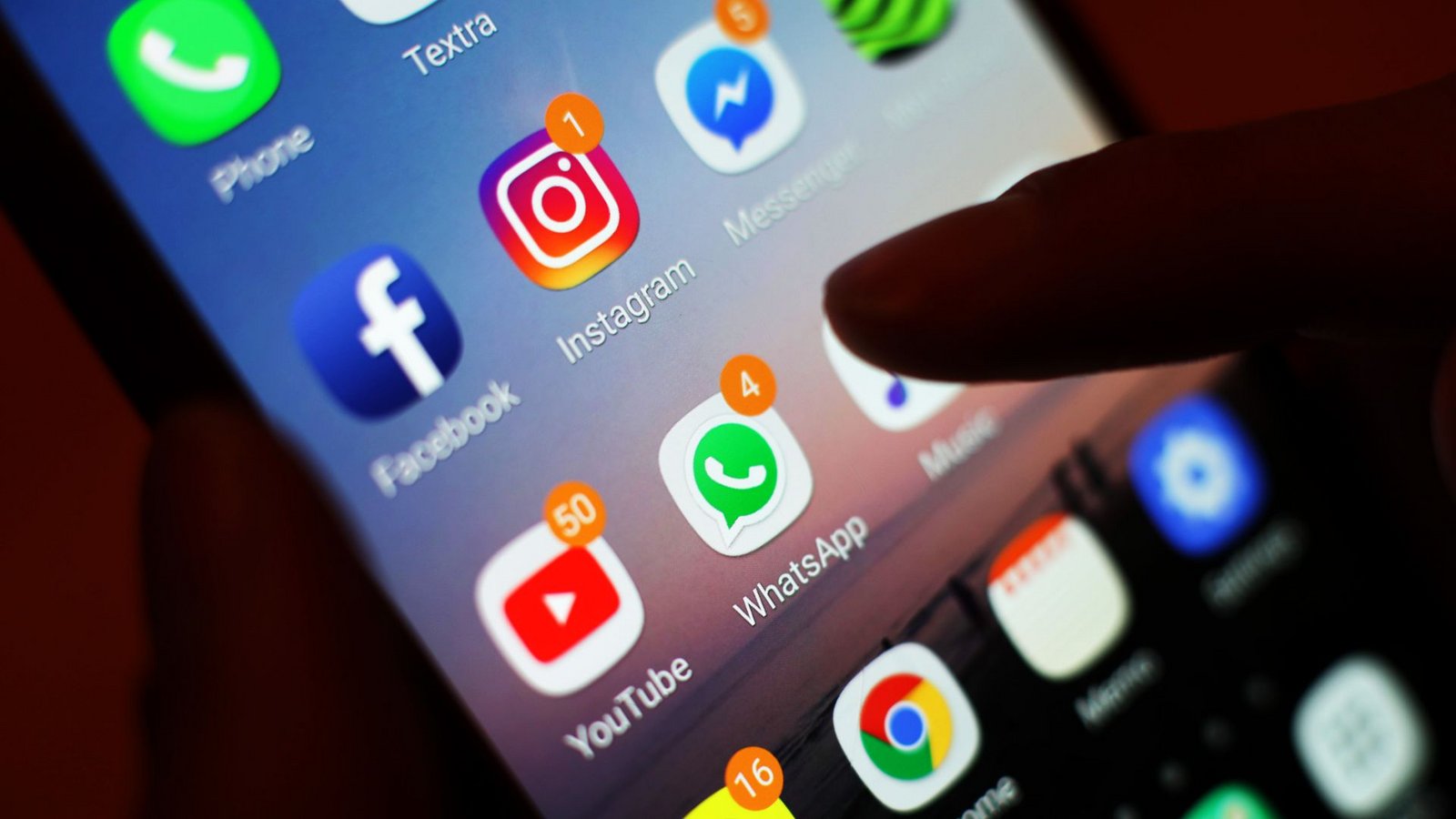 Funke-Verlegerin Julia Becker fordert eine stärkere Regulierung im Internet (Symbolbild).Foto: Yui Mok/PA Wire/dpa Funke-Verlegerin Julia Becker fordert eine stärkere Regulierung im Internet (Symbolbild).Foto: Yui Mok/PA Wire/dpa