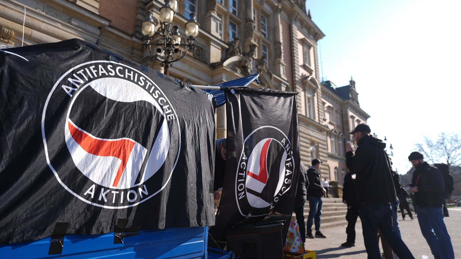 Dort, wo ansonsten auch der Block-Prozess verhandelt wird, stehen nun die mutmaßlichen Mitglieder der rechten Terrorgruppe "Letzte Verteidigungswelle" vor Gericht.Foto: Marcus Brandt/dpa Dort, wo ansonsten auch der Block-Prozess verhandelt wird, stehen nun die mutmaßlichen Mitglieder der rechten Terrorgruppe "Letzte Verteidigungswelle" vor Gericht.Foto: Marcus Brandt/dpa