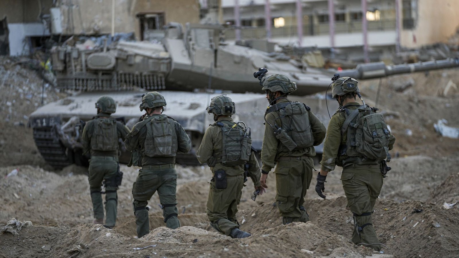 Israelische Soldaten sind während einer Bodenoperation im Gazastreifen im Einsatz.Foto: dpa/Ohad Zwigenberg Israelische Soldaten sind während einer Bodenoperation im Gazastreifen im Einsatz.Foto: dpa/Ohad Zwigenberg