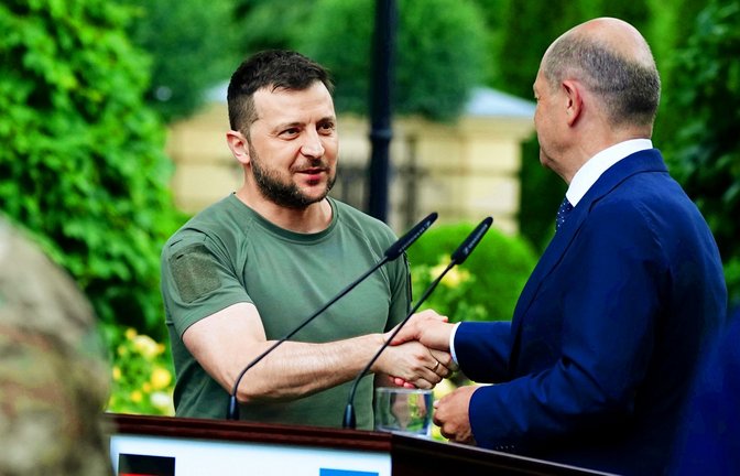 Wolodymyr Selenksyj und Olaf Scholz bei einem Treffen in Kiew<span class='image-autor'>Foto: dpa/Kay Nietfeld</span>