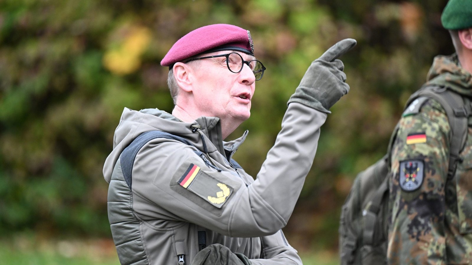 Ansgar Meyer bei einem Besuch der Bundesverteidigungsministerin Lambrecht im Oktober 2022.Foto: Bernd Weißbrod/dpa Ansgar Meyer bei einem Besuch der Bundesverteidigungsministerin Lambrecht im Oktober 2022.Foto: Bernd Weißbrod/dpa