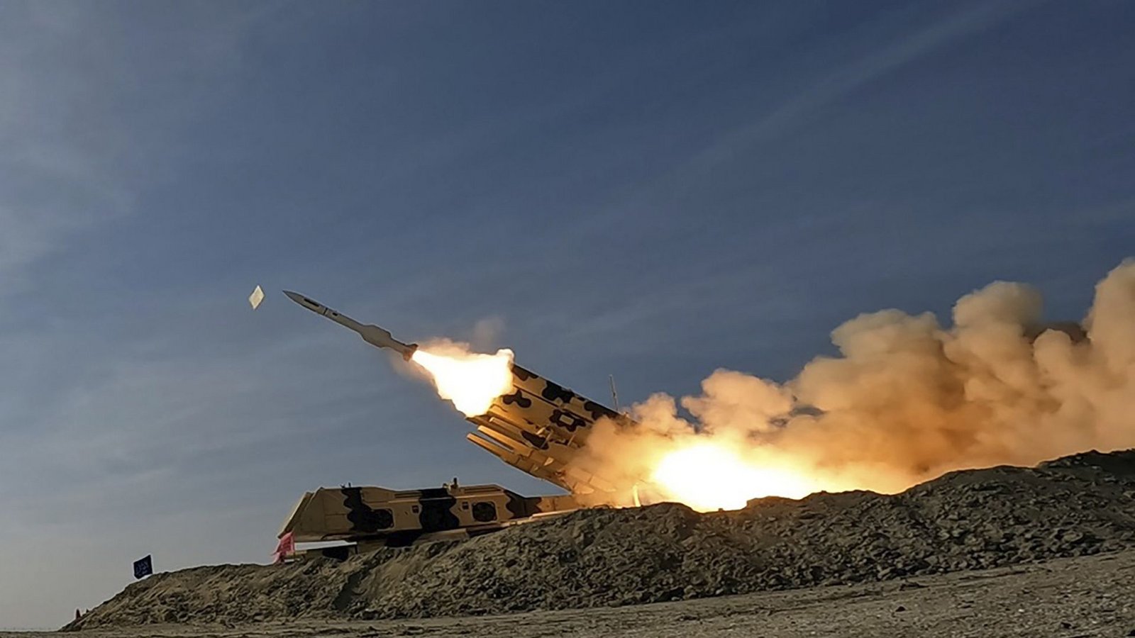 Militärische Übungen im Süden IransFoto: dpa Militärische Übungen im Süden IransFoto: dpa