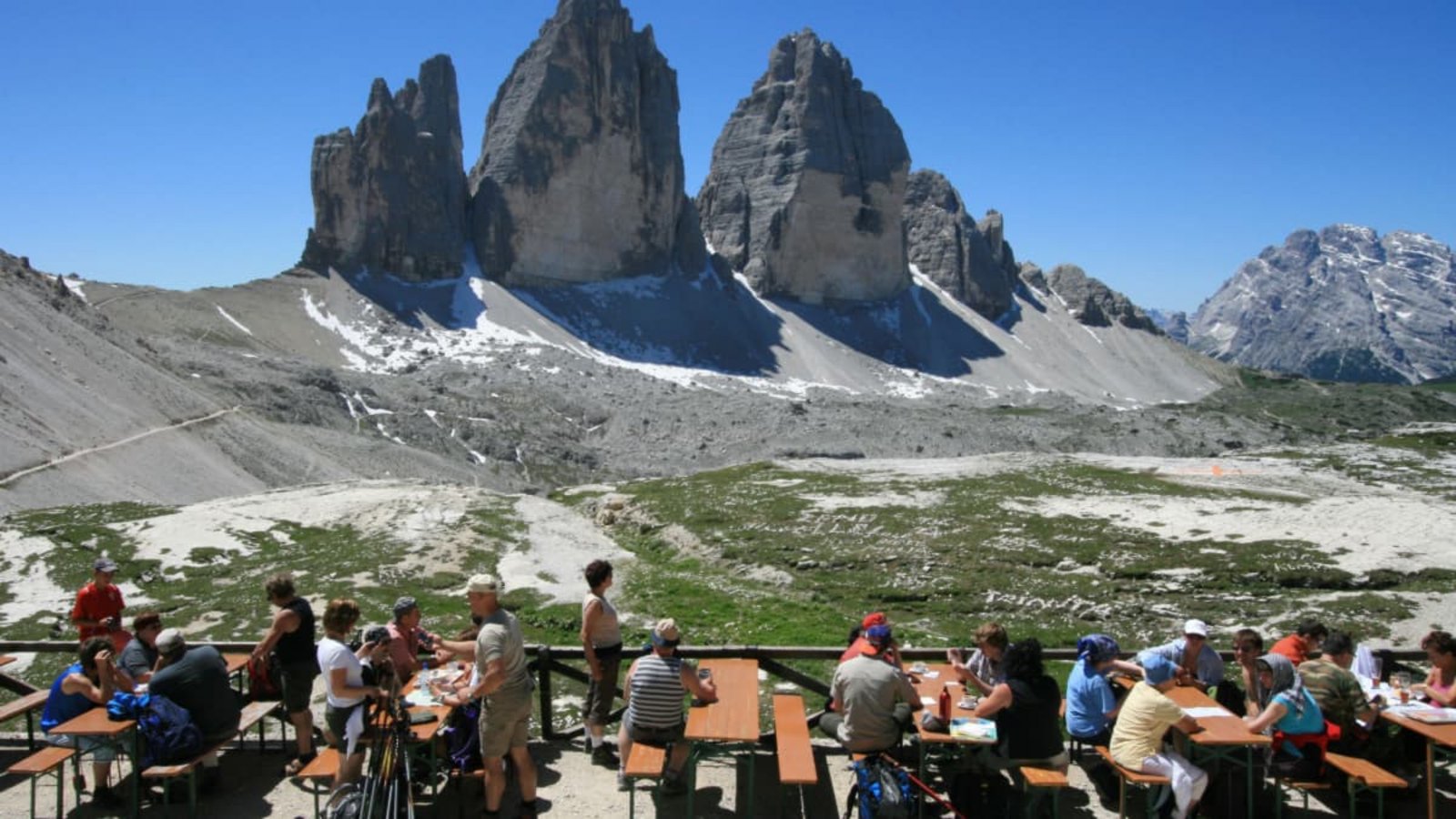 Spektakuläres Bergtrio: Die drei Zinnen in den Dolomiten.picture alliance / Bernd F. Meier/dpa/tmn Spektakuläres Bergtrio: Die drei Zinnen in den Dolomiten.picture alliance / Bernd F. Meier/dpa/tmn