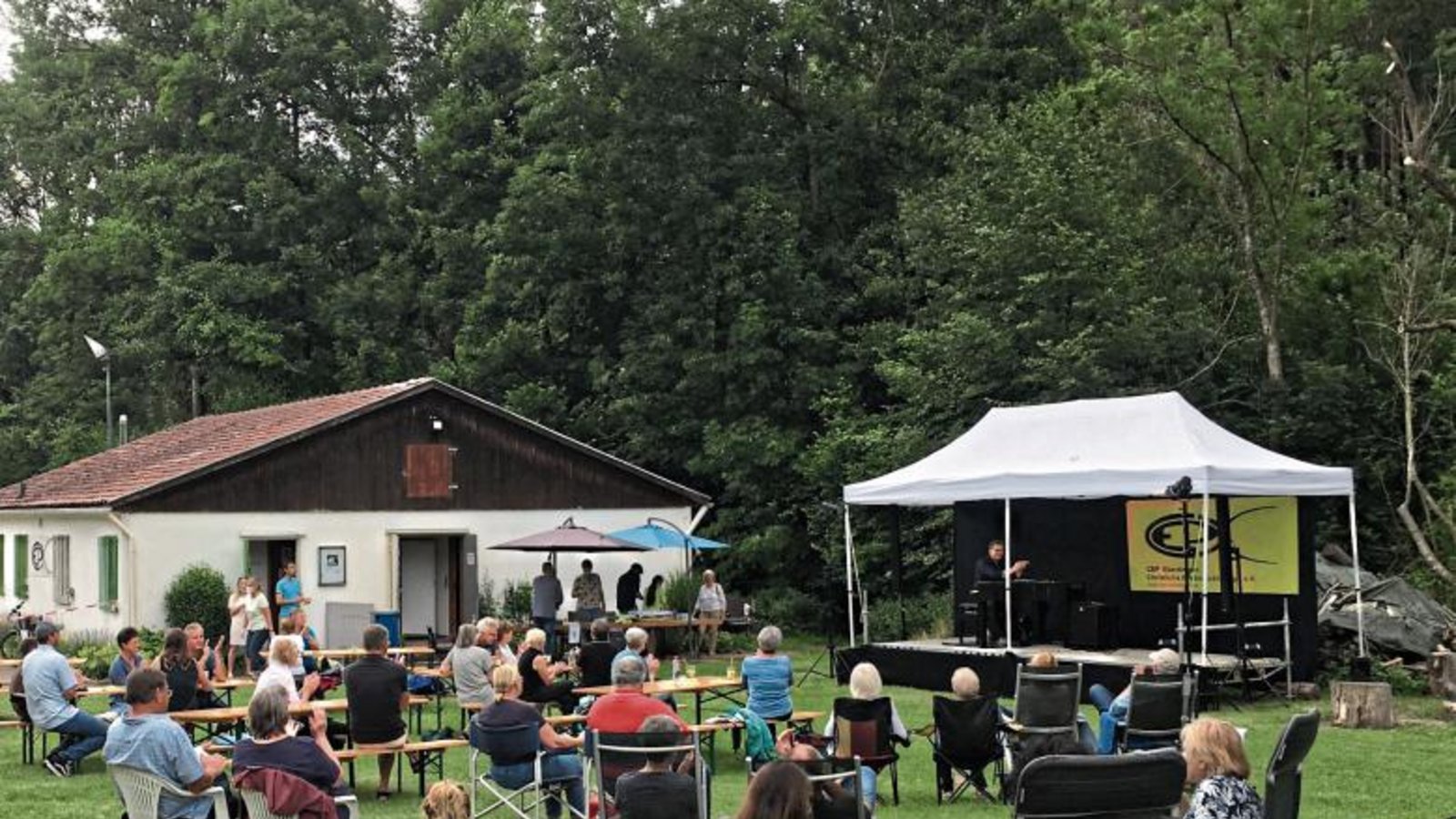 Beim CEP gab es ein Hoffnungskonzert mit dem Pianisten Michael Schlierf. Foto: Pfisterer Beim CEP gab es ein Hoffnungskonzert mit dem Pianisten Michael Schlierf. Foto: Pfisterer