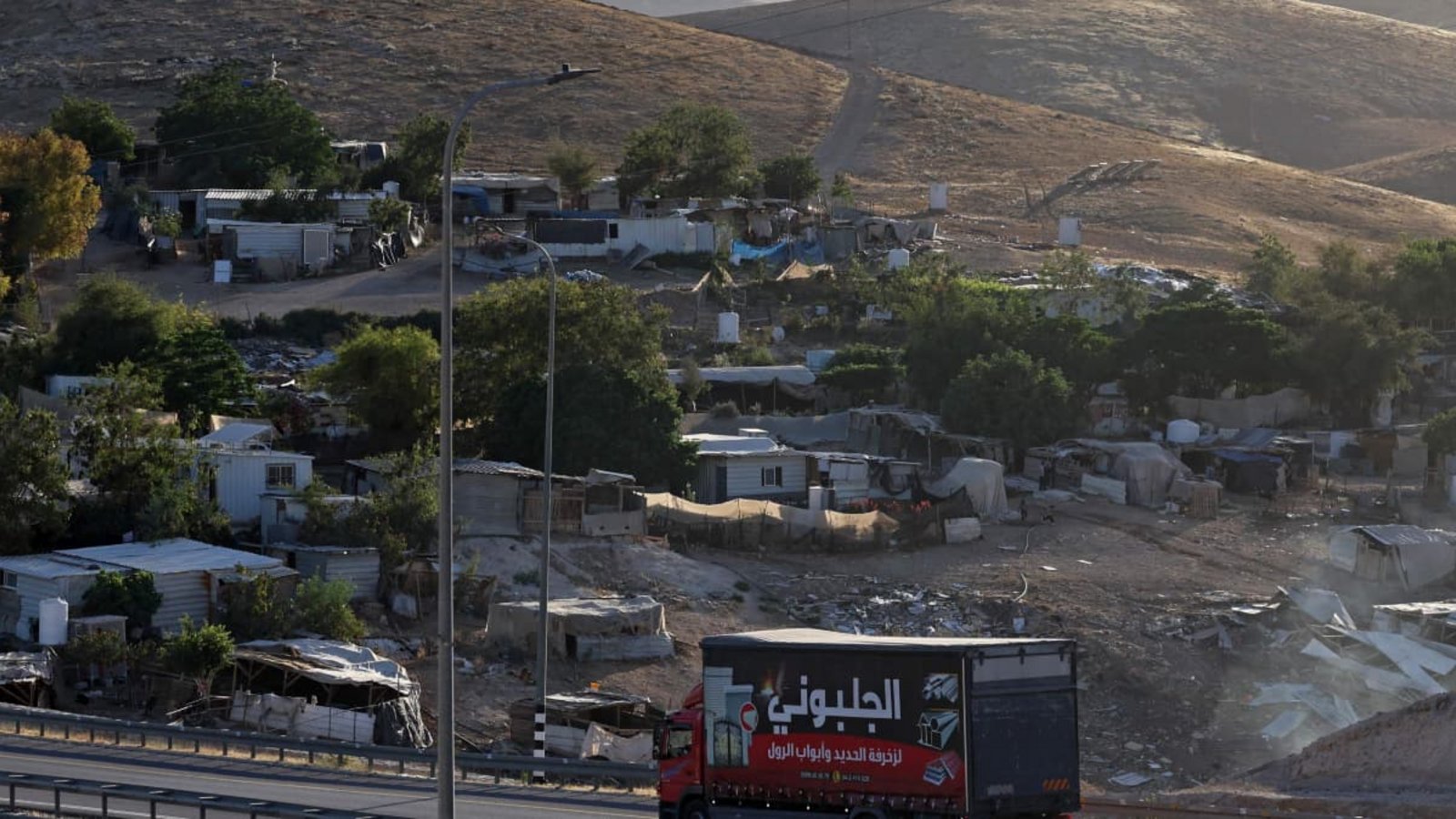 In unmittelbarer Nähe des palästinensischen Beduinendorfs al-Ahmar im israelisch besetzten Westjordanland soll die umstrittenene E1-Siedlung errichtet werden.Ahmad Gharabli/AFP In unmittelbarer Nähe des palästinensischen Beduinendorfs al-Ahmar im israelisch besetzten Westjordanland soll die umstrittenene E1-Siedlung errichtet werden.Ahmad Gharabli/AFP