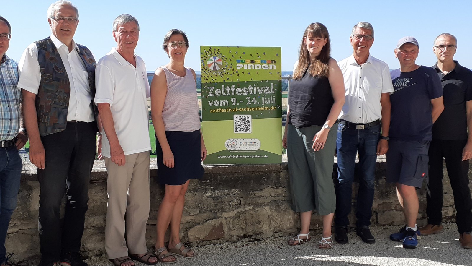 Die Mitglieder des Organisationsteams vom Zeltfestival der Evangelischen Gesamtkirchengemeinde Sachsenheim (von links): Reinhard Baumgärtner, Michael Wanner, Ulrich Hirsch, Esther Baumgärtner, Birte Treiber, Albrecht Hauber, Michael Möck und Zeltkirchenpfarrer Thomas Wingert blicken voller Freude auf die kommenden zwei Wochen.  Foto: Glemser