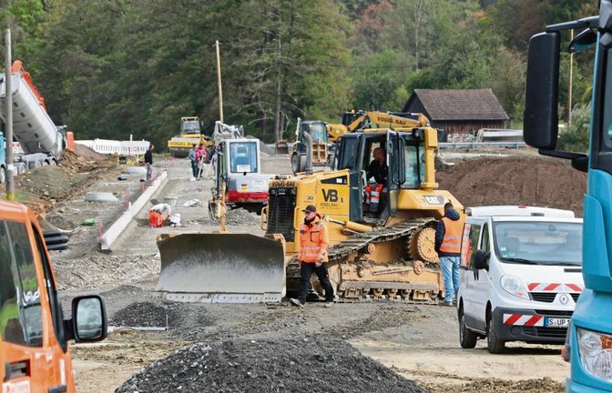 Seit drei Monaten wird die Westtangente bei Illingen gebaut. Fotos: Bögel