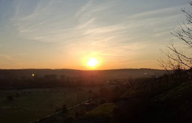Wer das Himmelsspektakel beobachten möchte, braucht einen freien Blick Richtung Westen/Nordwesten. Foto:  Rössle