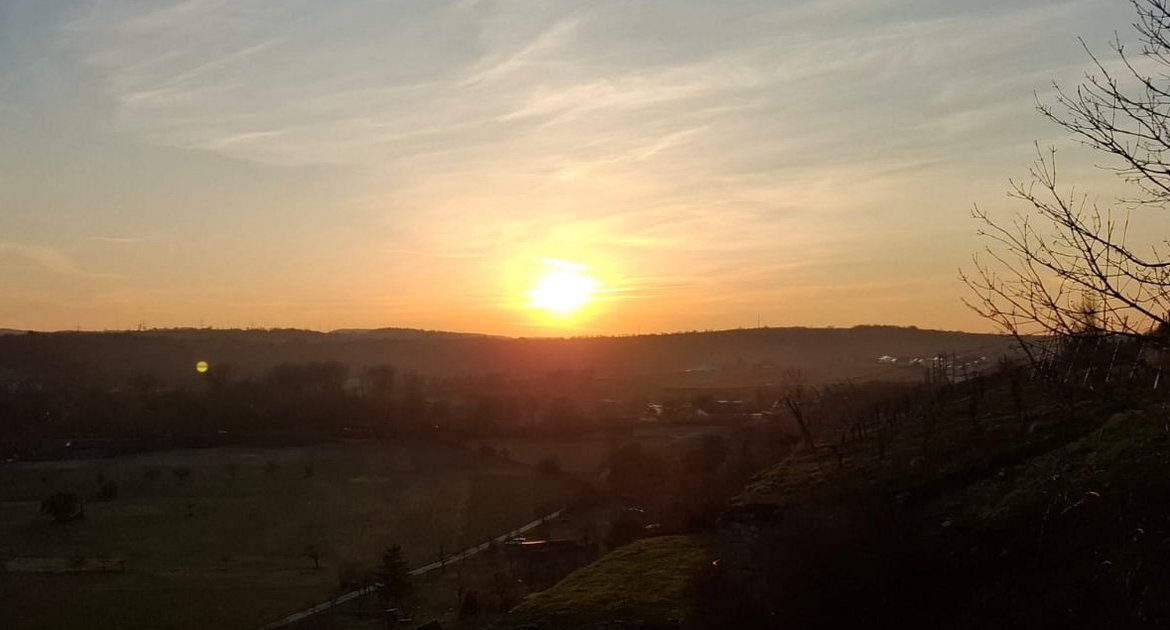 Wer das Himmelsspektakel beobachten möchte, braucht einen freien Blick Richtung Westen/Nordwesten. Foto:  Rössle