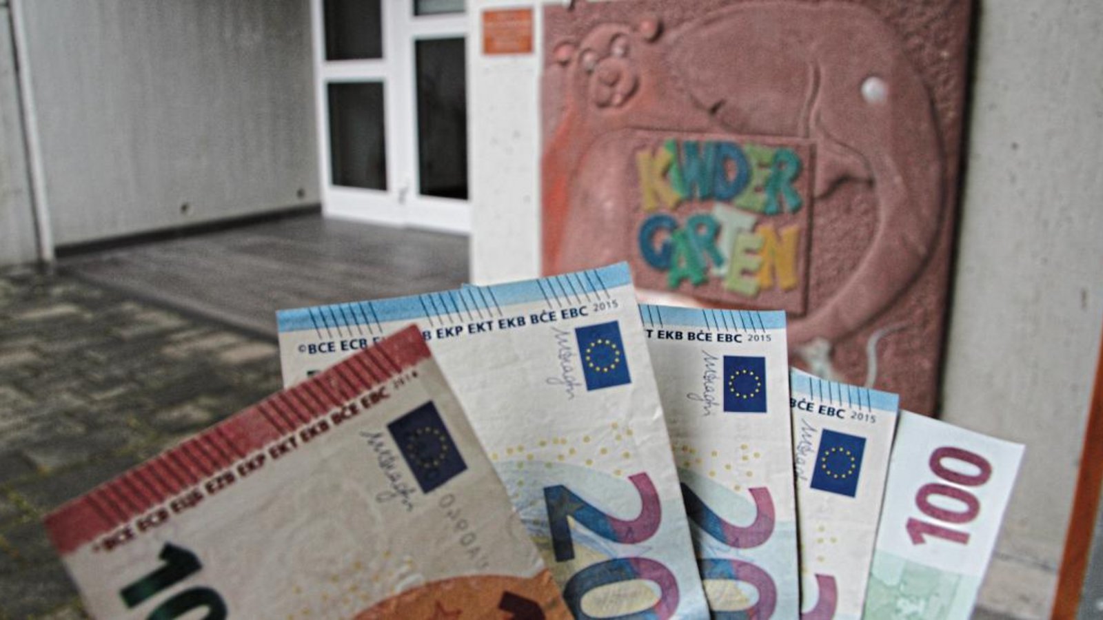 Kinderbetreuung kostet viel Geld. Die Erhöhung von Elternbeiträgen sorgt auch in Eberdingen für Diskussionen. Foto: Archiv Kinderbetreuung kostet viel Geld. Die Erhöhung von Elternbeiträgen sorgt auch in Eberdingen für Diskussionen. Foto: Archiv