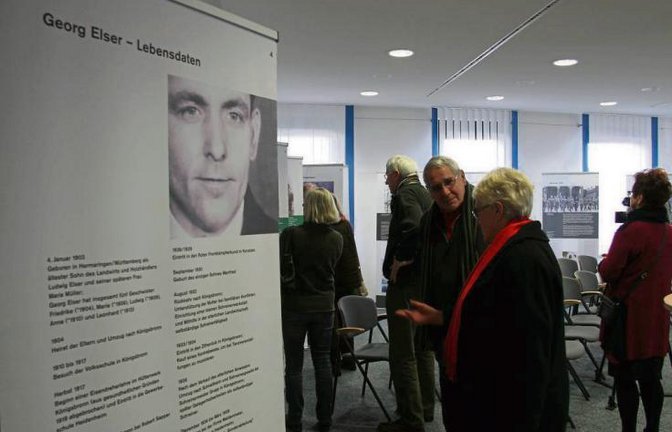 Informationen zu Georg Elser im Sitzungssaal des Illinger Rathauses.  Foto: Rücker