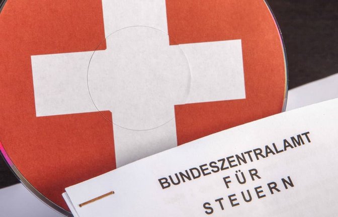 Die Schlinge zieht sich zu: Konten in der Schweiz sind nicht mehr ohne Weiteres erlaubt.<span class='image-autor'>imago images/Roland Mühlanger</span>