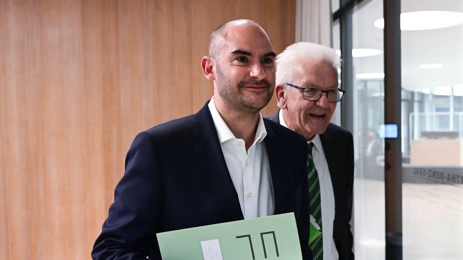 Finanzminister Danyal Bayaz mit  Ministerpräsident Winfried KretschmannFoto: dpa/Bernd Weißbrod