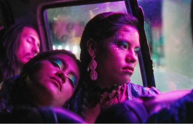 Szene aus  „La hija cóndor“ – über die  junge Hebamme  Clara in den Anden, die mit ihrem Gesang   Frauen während der Geburt unterstützt. Doch sie träumt von einer Karriere als Folk-Musikerin weit weg von den Bergen.<span class='image-autor'>Foto: Cinelatino</span>